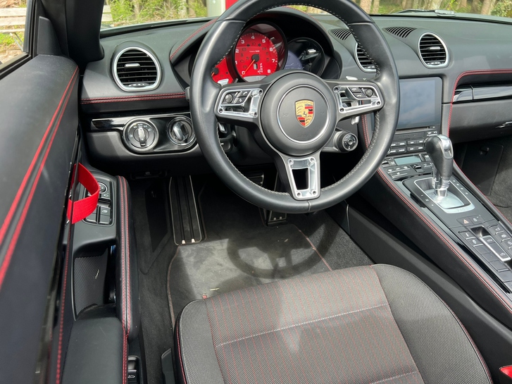 Porsche 718 Boxster 2.0 T PDK - Luxus & Performance Porsche Porsche 718 Boxster 2.0 T PDK