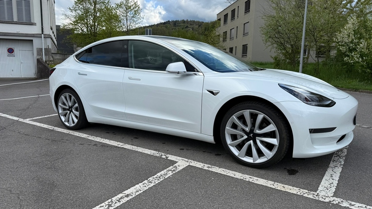 Tesla Model 3 Long Range D