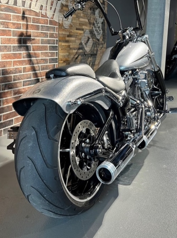 Harley-Davidson FXSB Breakout 103 ABS - Top Zustand HARLEY-DAVIDSON HARLEY-DAVIDSON FXSB Breakout 103 ABS