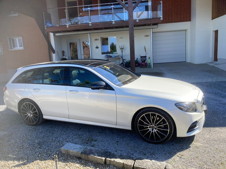 Mercedes-Benz E 220 d AMG Line Kombi 4Matic Mercedes-Benz Mercedes-Benz E-Klasse S213 Kombi E 220 d Swiss Star AMG Line 4matic