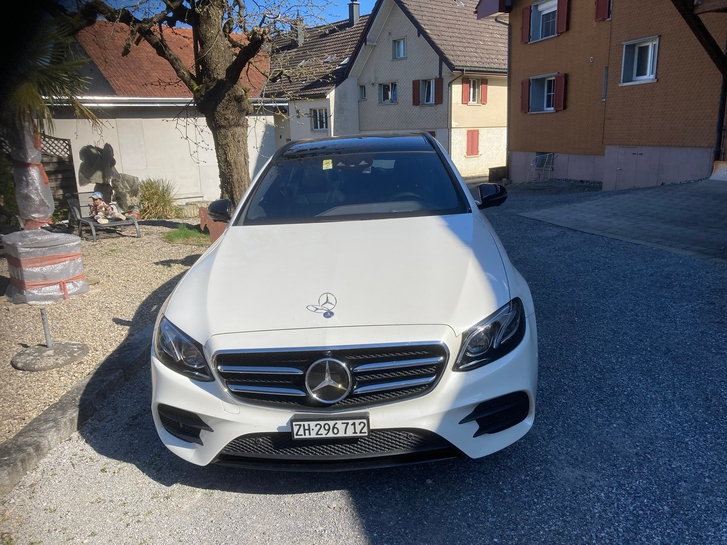 Mercedes-Benz E 220 d AMG Line Kombi 4Matic Mercedes-Benz Mercedes-Benz E-Klasse S213 Kombi E 220 d Swiss Star AMG Line 4matic