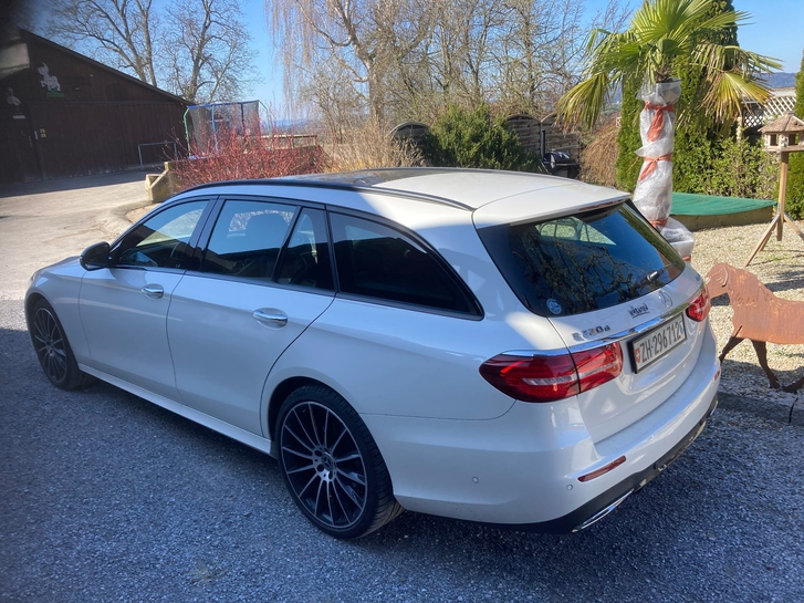 Mercedes-Benz E 220 d AMG Line Kombi 4Matic Mercedes-Benz Mercedes-Benz E-Klasse S213 Kombi E 220 d Swiss Star AMG Line 4matic