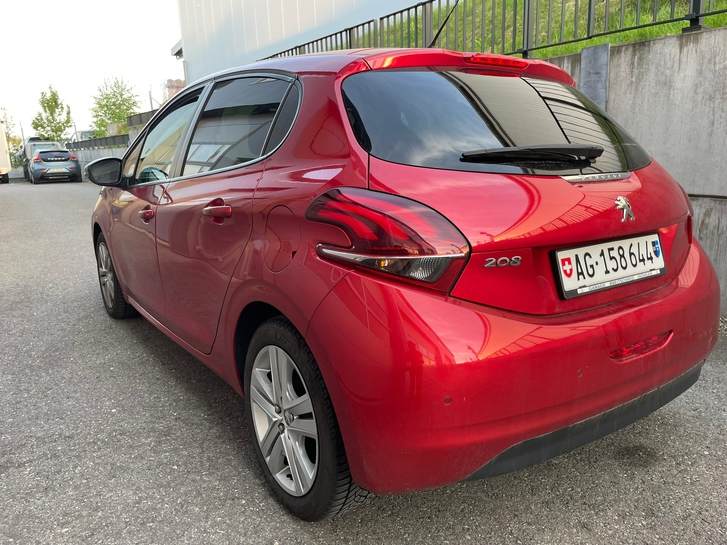 Peugeot 208 PureTech Active S/S - Top Zustand! Peugeot Peugeot 208 1.2 PureTech Active S/S
