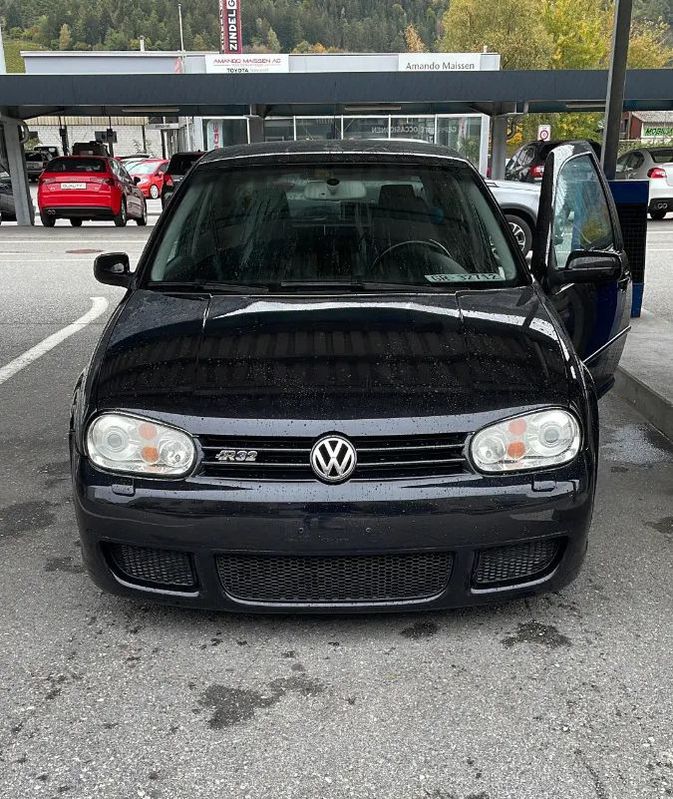 VW Golf IV R32 4motion - Sammlerstück in Blackpearl VW VW Golf IV 3.2 V6 R32 4motion