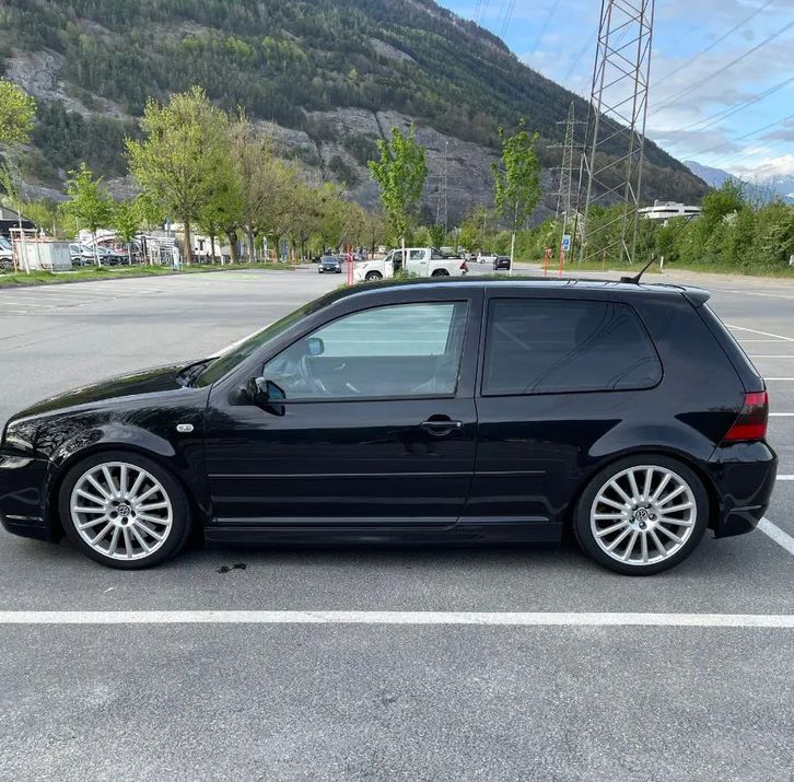 VW Golf IV R32 4motion - Sammlerstück in Blackpearl VW VW Golf IV 3.2 V6 R32 4motion