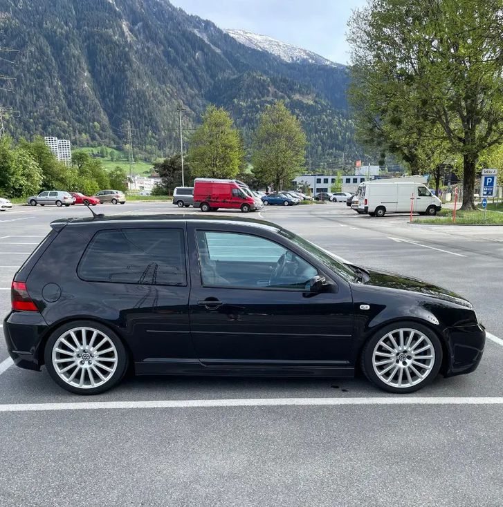 VW Golf IV R32 4motion - Sammlerstück in Blackpearl VW VW Golf IV 3.2 V6 R32 4motion