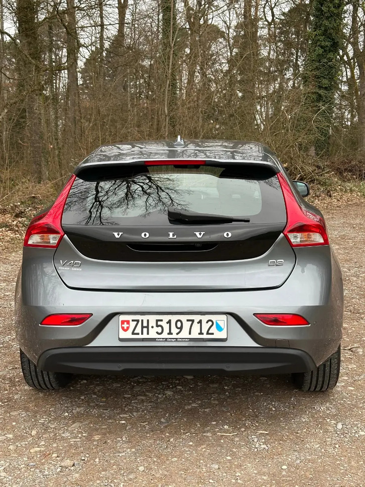 Volvo V40 2.0 D2 - Sicher & Komfortabel Volvo Volvo V40 2.0 D2 Basis S/S