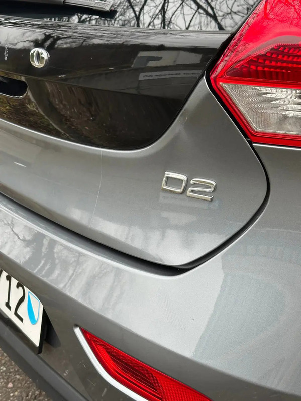 Volvo V40 2.0 D2 - Sicher & Komfortabel Volvo Volvo V40 2.0 D2 Basis S/S