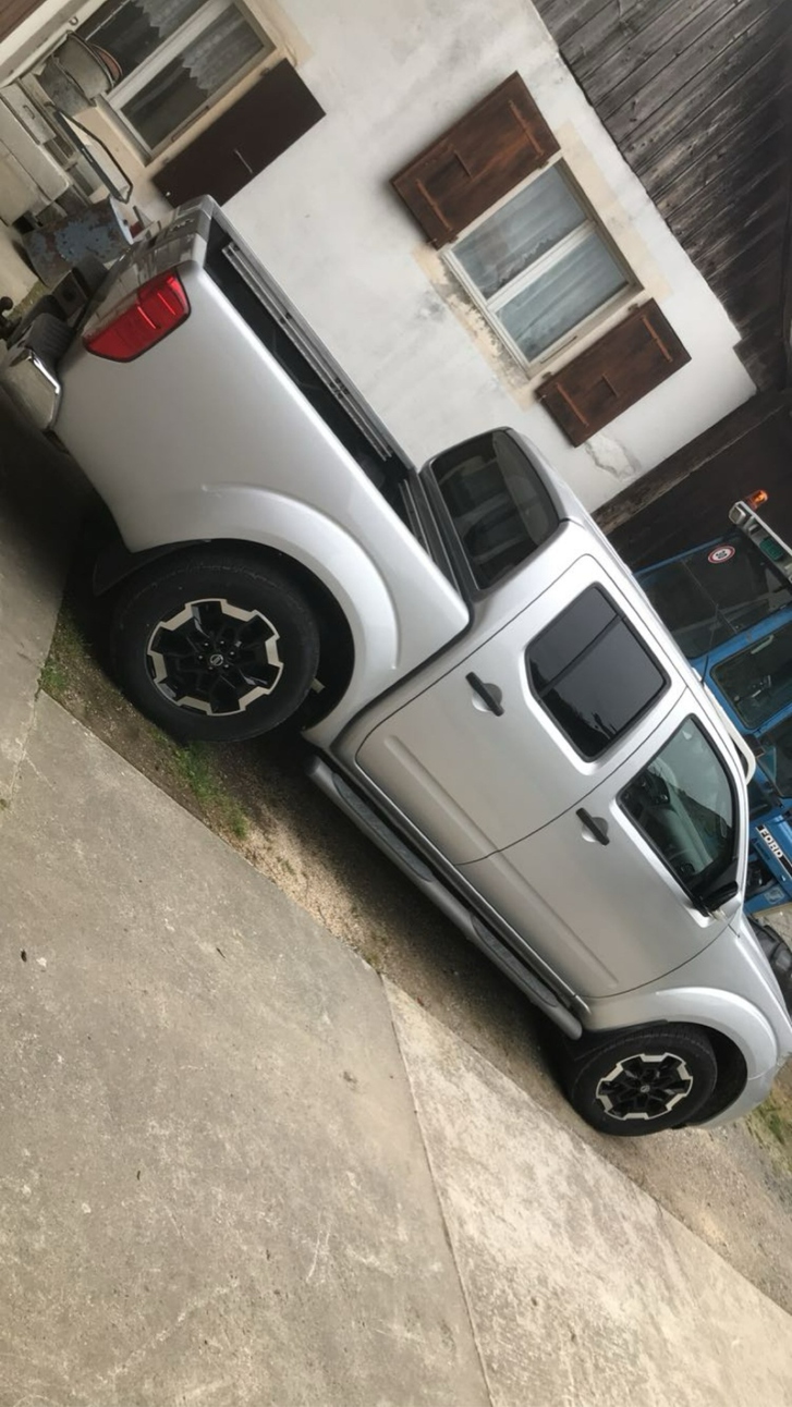 Nissan Navara 2.5 dCi Double Cab SE zu verkaufen Nissan Nissan Navara 2.5 dCi Double Cab SE