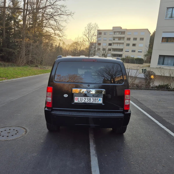 Dodge Nitro CRD R/T - Gut Erhalten, Viele Neue Teile Dodge Dodge Nitro 2.8 CRD R/T
