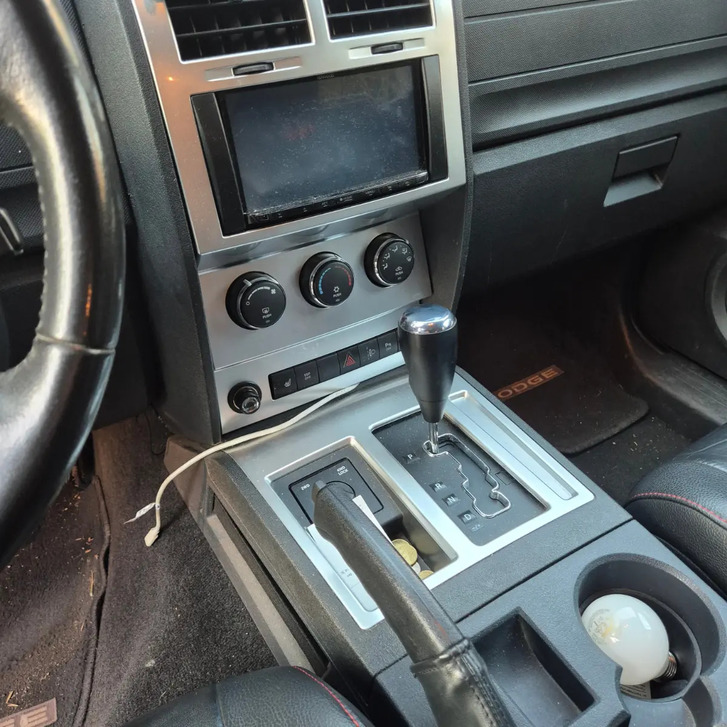Dodge Nitro CRD R/T - Gut Erhalten, Viele Neue Teile Dodge Dodge Nitro 2.8 CRD R/T