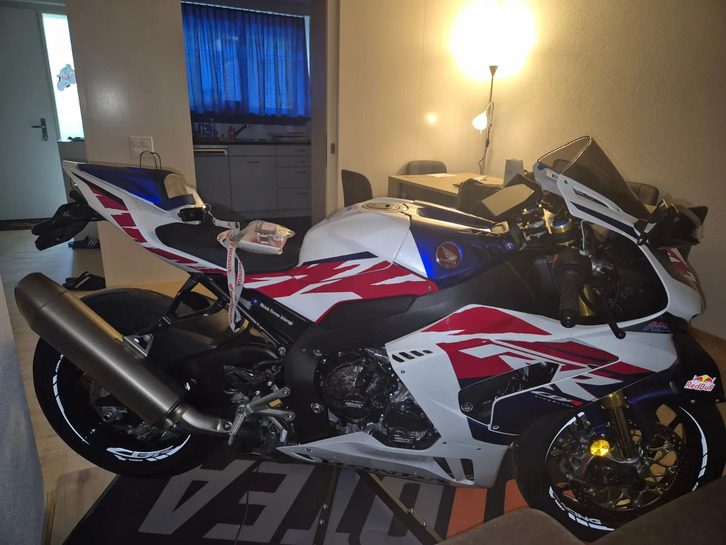 Honda CBR 1000 RR-R SP - Top-Ausstattung, sofort verfügbar HONDA HONDA CBR 1000 RR-R SP