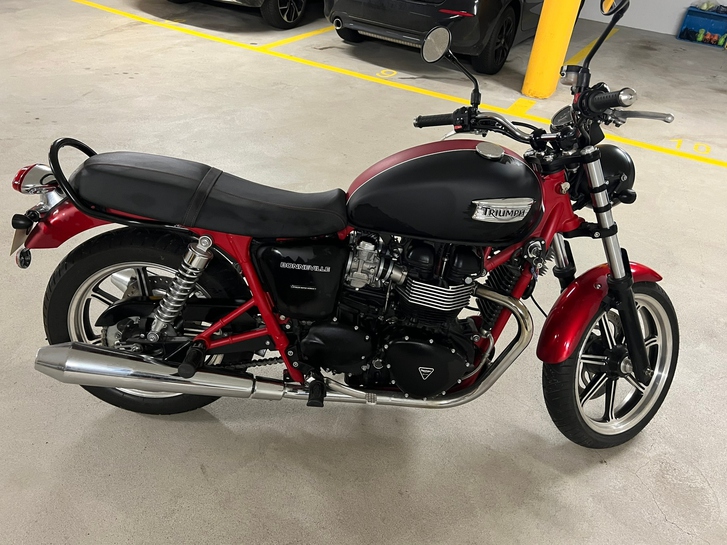 Triumph Bonneville T100 2013 - Neuwertig, Klassiker TRIUMPH TRIUMPH Bonneville 900 i T 100