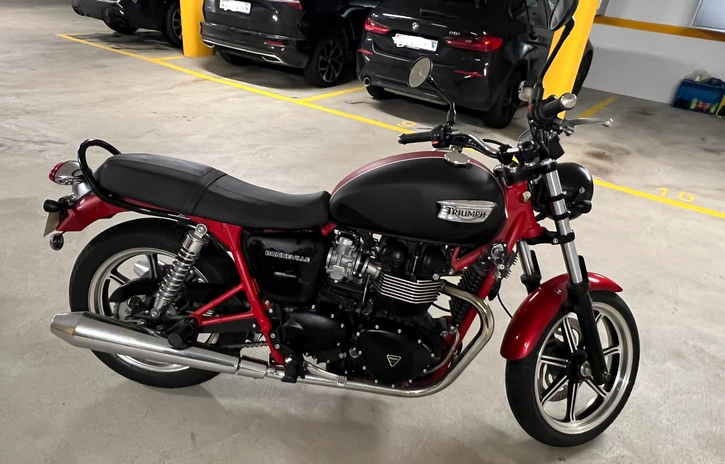 Triumph Bonneville T100 2013 - Neuwertig, Klassiker TRIUMPH TRIUMPH Bonneville 900 i T 100