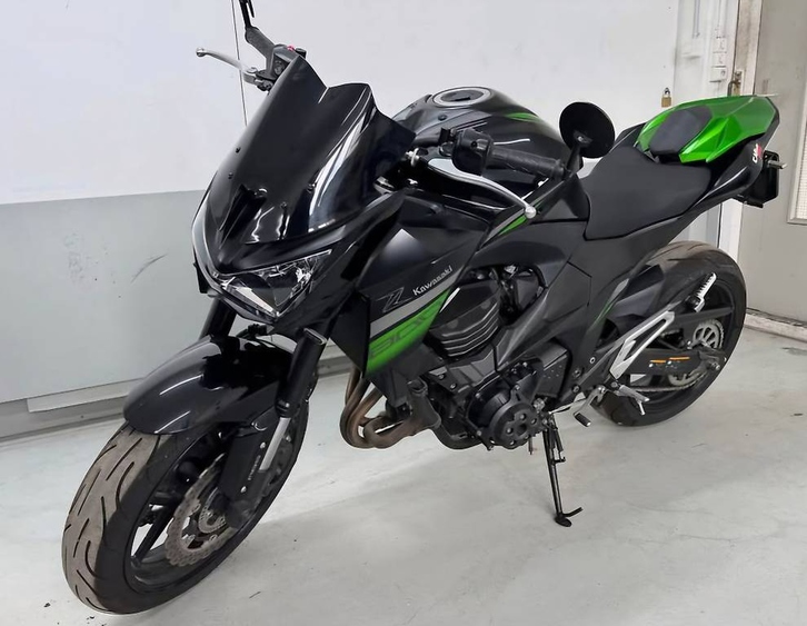 Kawasaki Z800 ABS - Top Zustand, Unfallfrei KAWASAKI KAWASAKI Z 800 ABS