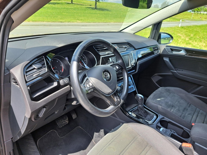 VW Touran 2.0 TDI SCR Highline DSG - Top Ausstattung VW VW Touran 2.0 TDI SCR Highline DSG