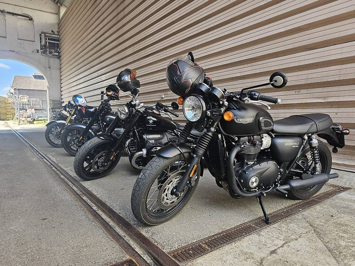 Triumph Bonneville 900 T 100 Black