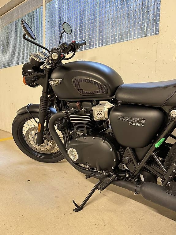 Triumph Bonneville 900 T 100 Black - Neuwertig Triumph Triumph Bonneville 900 T 100 Black