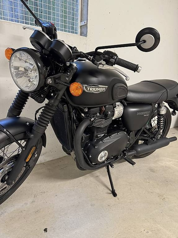 Triumph Bonneville 900 T 100 Black - Neuwertig Triumph Triumph Bonneville 900 T 100 Black