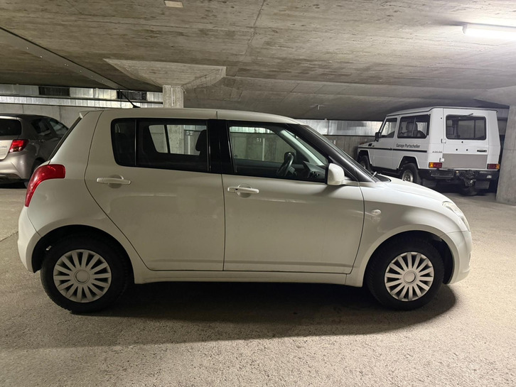 Suzuki Swift 1.3 GL 4WD mit Navi & Neue Winterreifen Suzuki Suzuki Swift 1.3 GL Top 4WD