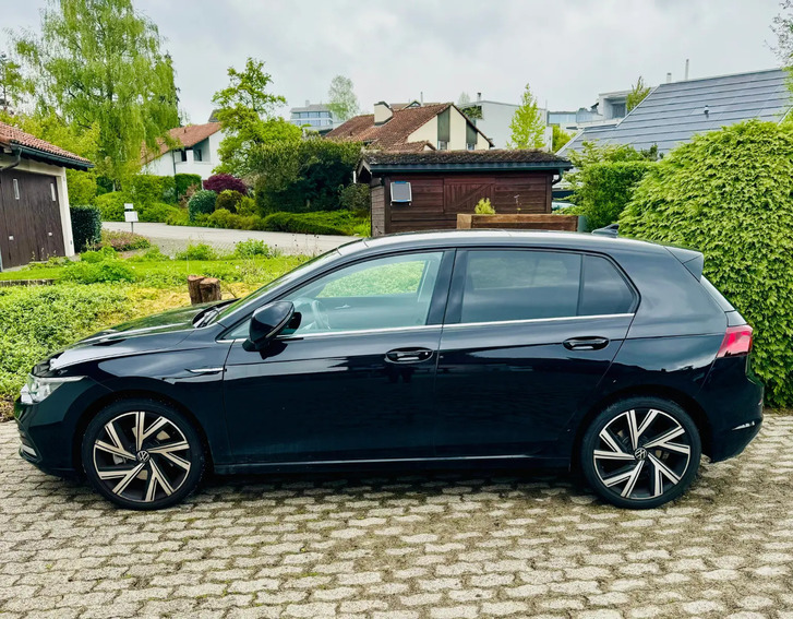 VW Golf VIII 2.0 TSI Style DSG im Top-Zustand VW VW Golf VIII 2.0 TSI Style DSG 4motion