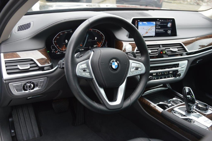 Luxuriöser BMW 750Li xDrive - Top Ausstattung, Service inkludiert BMW BMW 7er Reihe G12 750Li xDrive