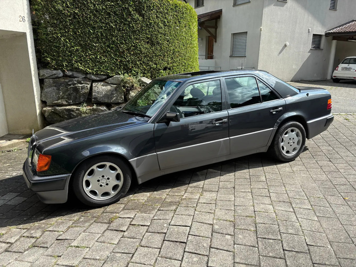 Mercedes-Benz W124 500 E V8