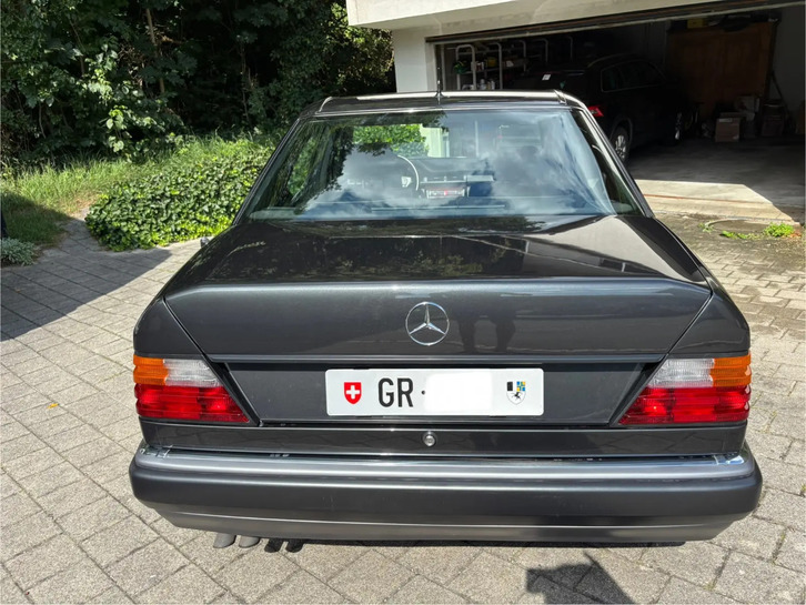 Mercedes-Benz W124 500 E V8