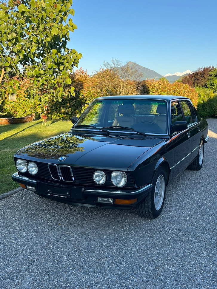 BMW E28 528i