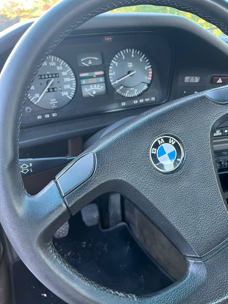 BMW E28 528i