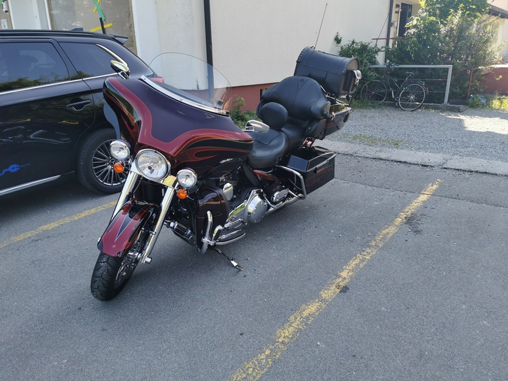 Harley-Davidson FLHTCUSE8 CVO ABS, Sondermodell HARLEY-DAVIDSON HARLEY-DAVIDSON FLHTCUSE8 Electra Glide Ultra Classic CVO ABS