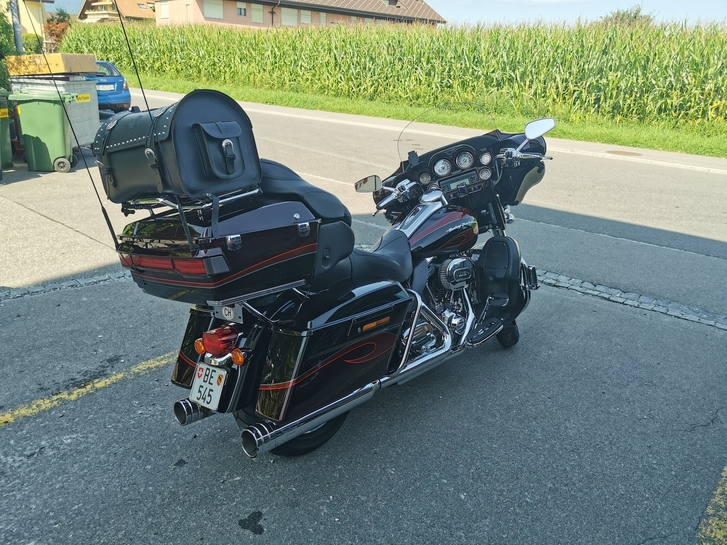Harley-Davidson FLHTCUSE8 CVO ABS, Sondermodell HARLEY-DAVIDSON HARLEY-DAVIDSON FLHTCUSE8 Electra Glide Ultra Classic CVO ABS