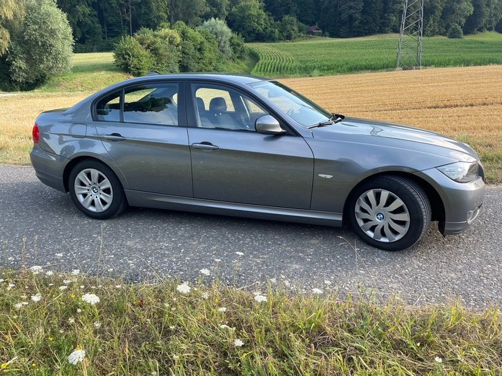 BMW 3er Reihe E90 320i