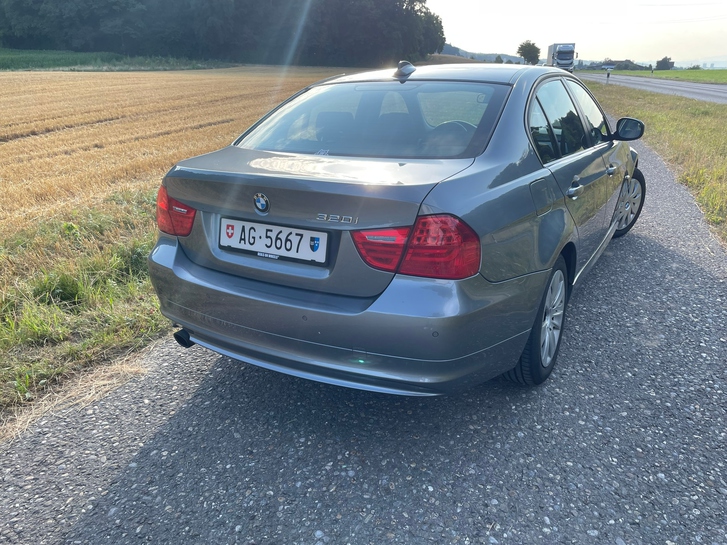 BMW 3er Reihe E90 320i