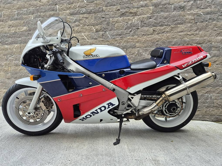 Honda VFR 750 R - RC30