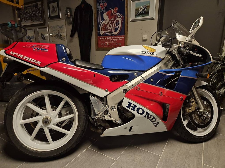 Honda VFR 750 R - RC30