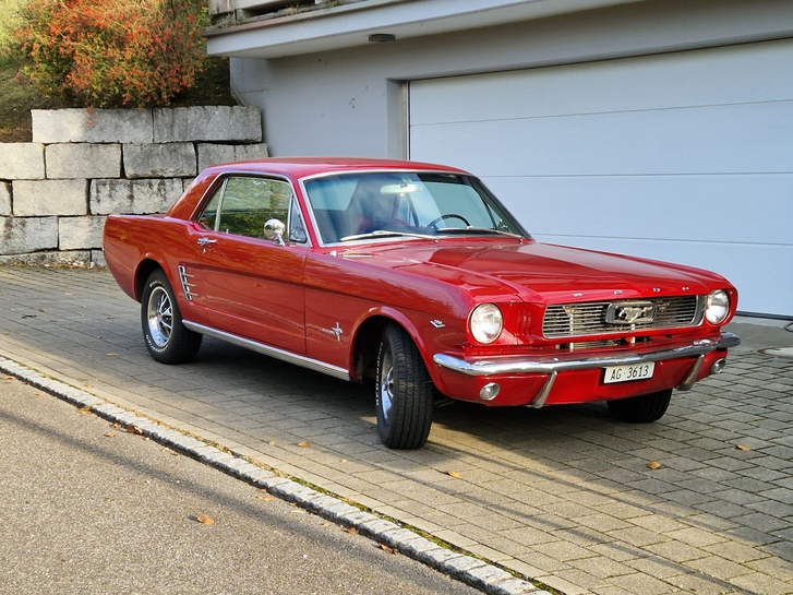 Ford Mustang 4.7 V8 Coupe in Top Zustand FORD FORD MUSTANG 4.7 V8 Coupe