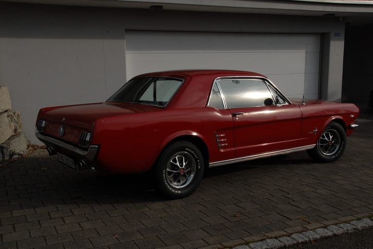 Ford Mustang 4.7 V8 Coupe in Top Zustand FORD FORD MUSTANG 4.7 V8 Coupe