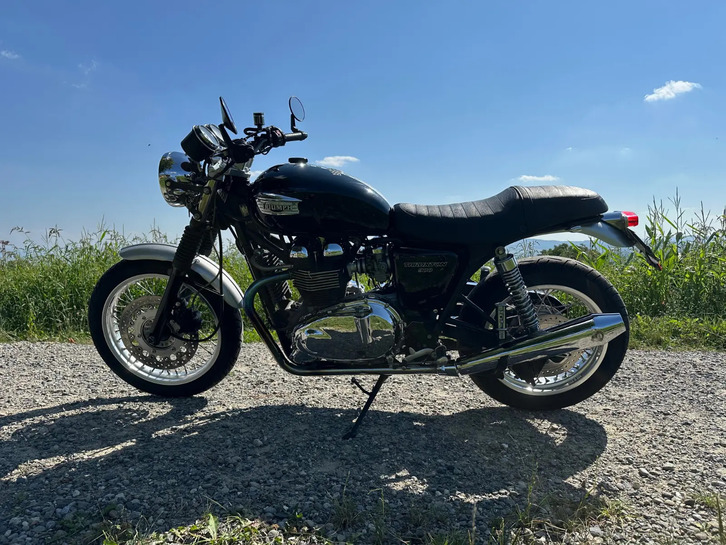 TRIUMPH Thruxton 900