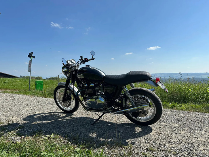 TRIUMPH Thruxton 900