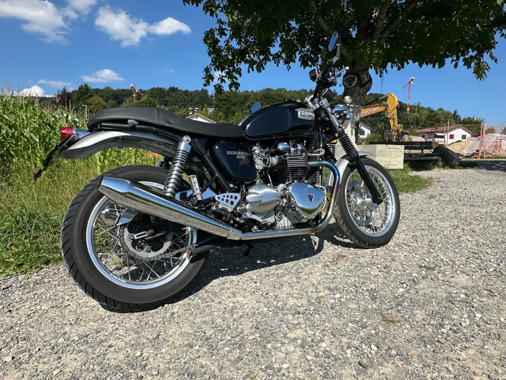 TRIUMPH Thruxton 900