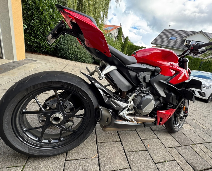 DUCATI Streetfighter V2