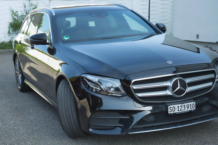 Premium Mercedes E-Klasse Kombi AMG 4Matic CH Mercedes-Benz Mercedes-Benz E-Klasse S213 Kombi E 220 d Swiss Star AMG Line 4matic
