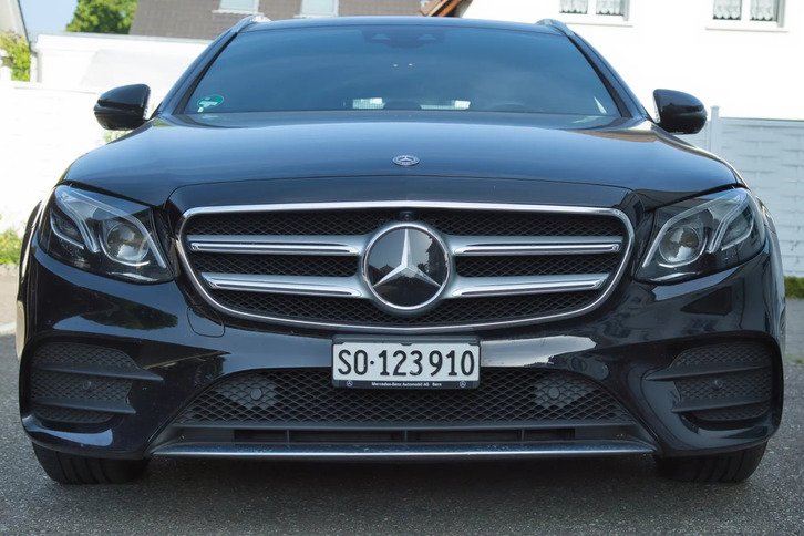 Premium Mercedes E-Klasse Kombi AMG 4Matic CH Mercedes-Benz Mercedes-Benz E-Klasse S213 Kombi E 220 d Swiss Star AMG Line 4matic