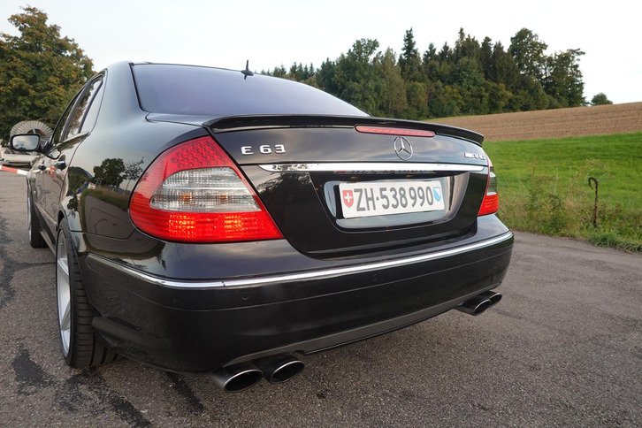 Mercedes-Benz E-Klasse W211 E 63 V8 AMG
