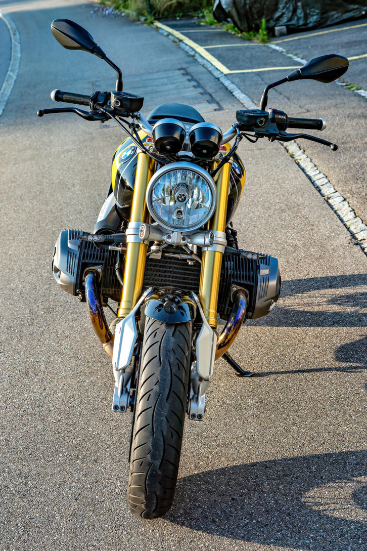 BMW R nine T