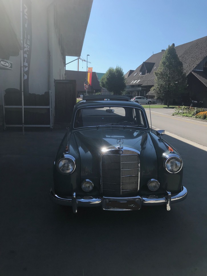 Mercedes-Benz 220 S Ponton