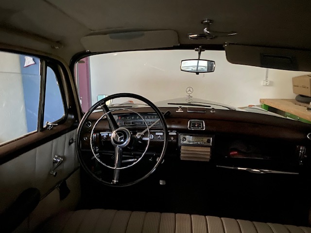 Mercedes-Benz 220 S Ponton