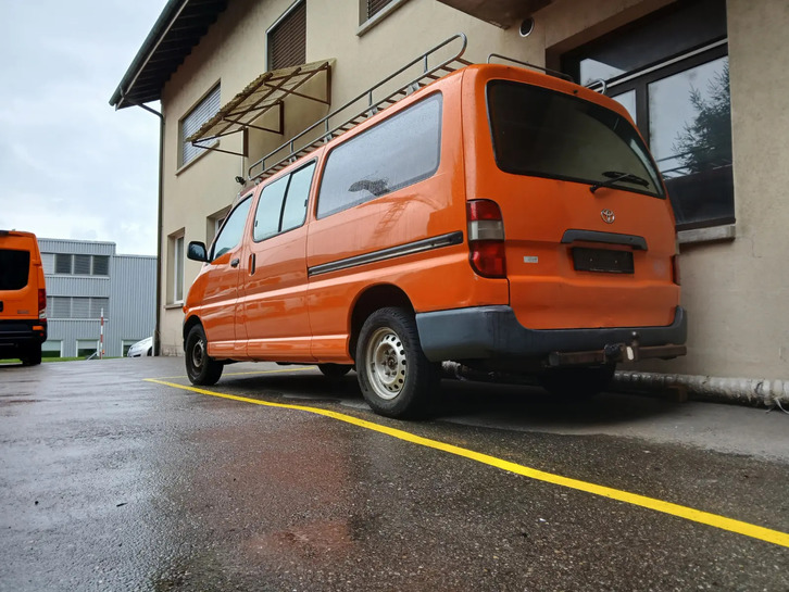 Toyota HIACE Kombi 2.5 D-4D 3 P.