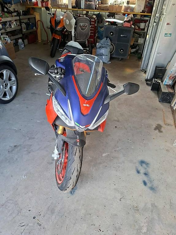 APRILIA RS 660 mit Akrapovic, nur 5500km, Neureifen APRILIA APRILIA RS 660
